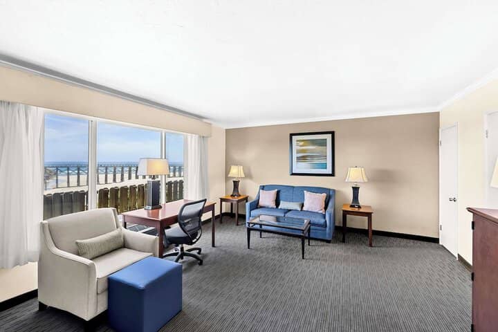 Room 25 of 47